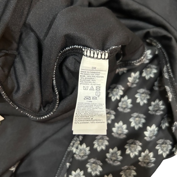 Old Navy women’s one piece swimsuit 3X plus black flower print tie back new NWT - Picture 6 of 6